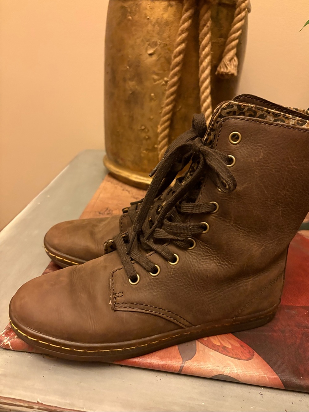 Dr. Martens leopard lining Stratford boots Sz 7